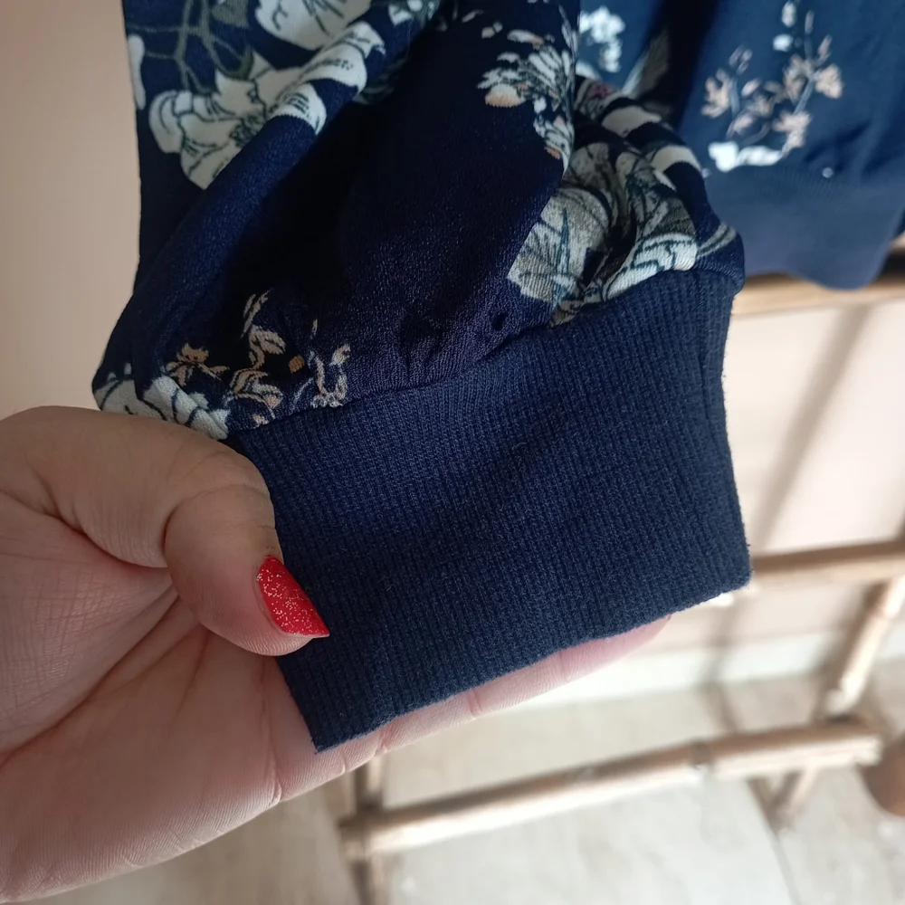 🧿🧿🧿 Shein Navy Floral Jersey Sweatshirt - Picture 8 of 15